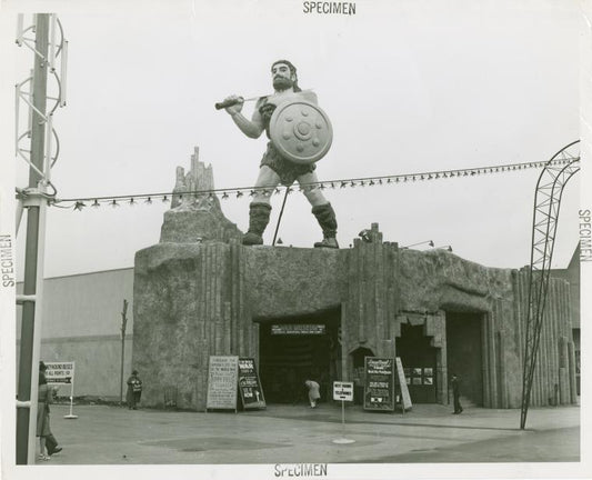 Amusements - Shows and Attractions - Outside War Museum