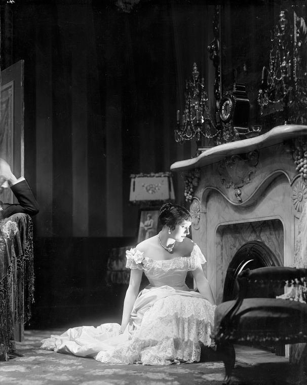Katharine Cornell as Countess Ellen. (The age of innocence, NYC, 1929)
