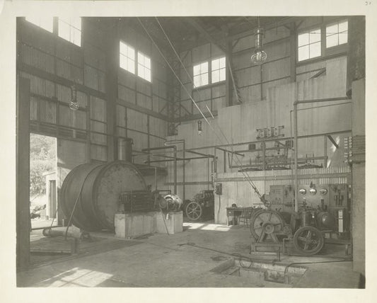 Hudson pressure tunnel. Intrerior of temporary superstructure over Drainage shaft showing gas-engine hoist and switchboard on right, ... Contract 90. August 31, 1914.