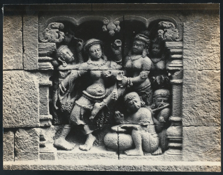 Borobudur - Dance sculptures: Borobudur relief (balustrade of first gallery), story unknown