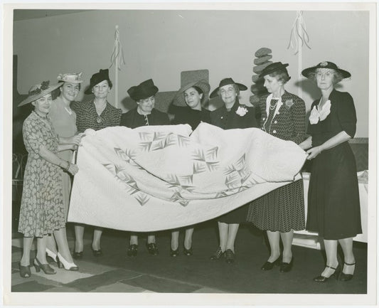 Contests - America through the Needle's Eye - Judges with prizewinning quilt