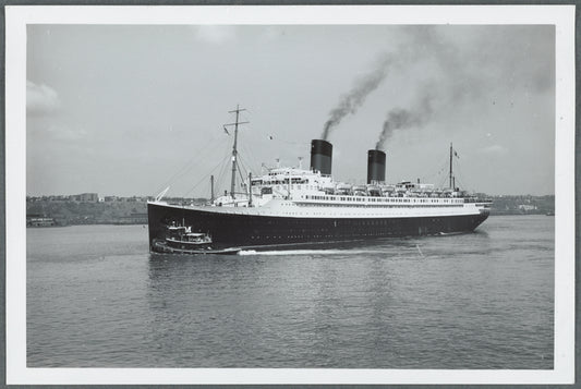 The Ile de France leaving New York