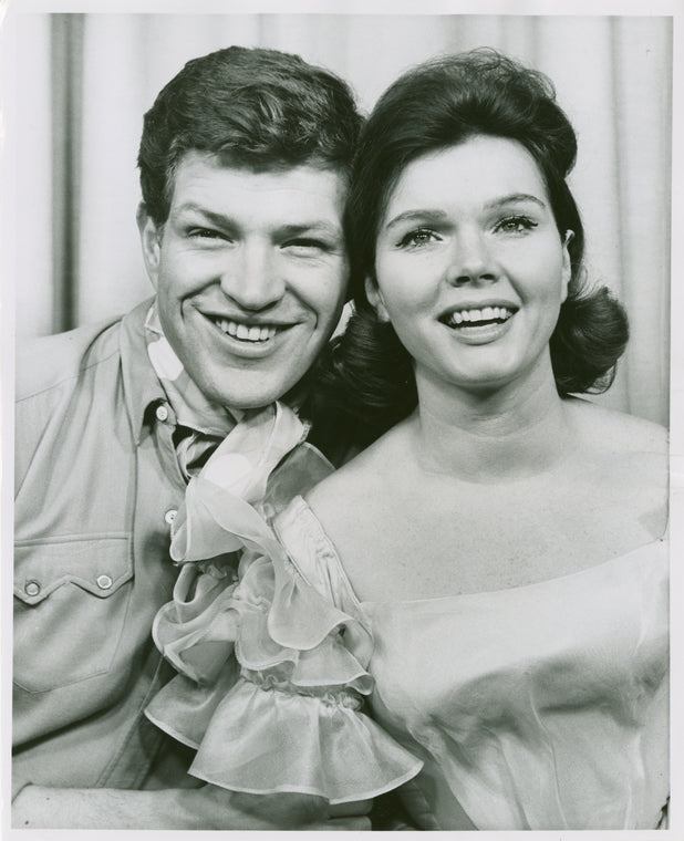 Peter Palmer (Curly) and Louise O'Brien (Laurey) in the 1963 revival of Oklahoma!