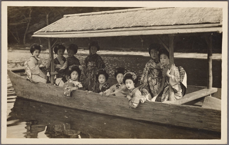 Maiko in boat.