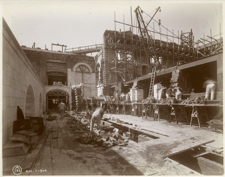 Interior work : workers laying bricks