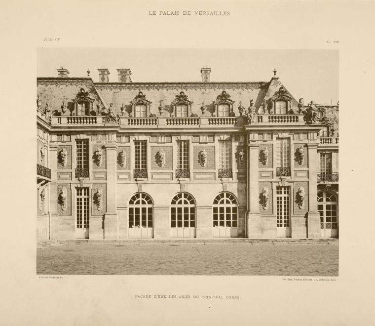 Façade d'une des ailes du principal corps.
