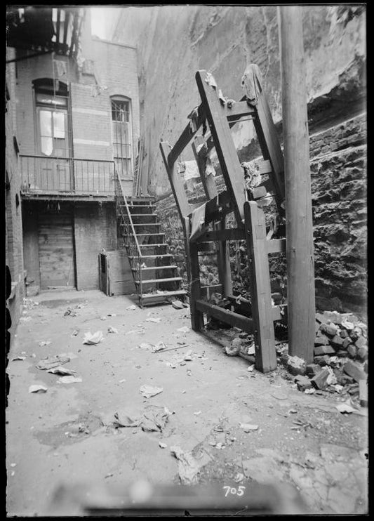 Backyard of tenement (1903).