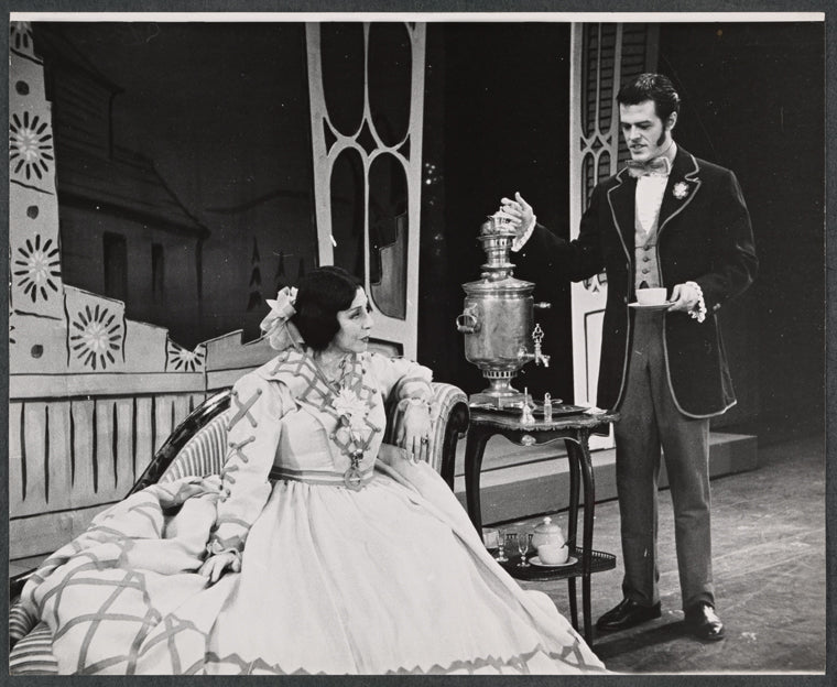 Blanche Yurka and Robert Culp in the stage production Diary of a Scoundrel
