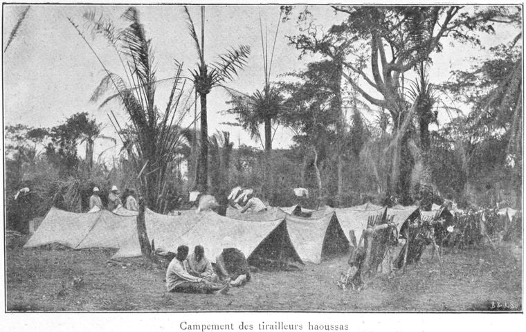 Campement des tirailleurs haoussas.